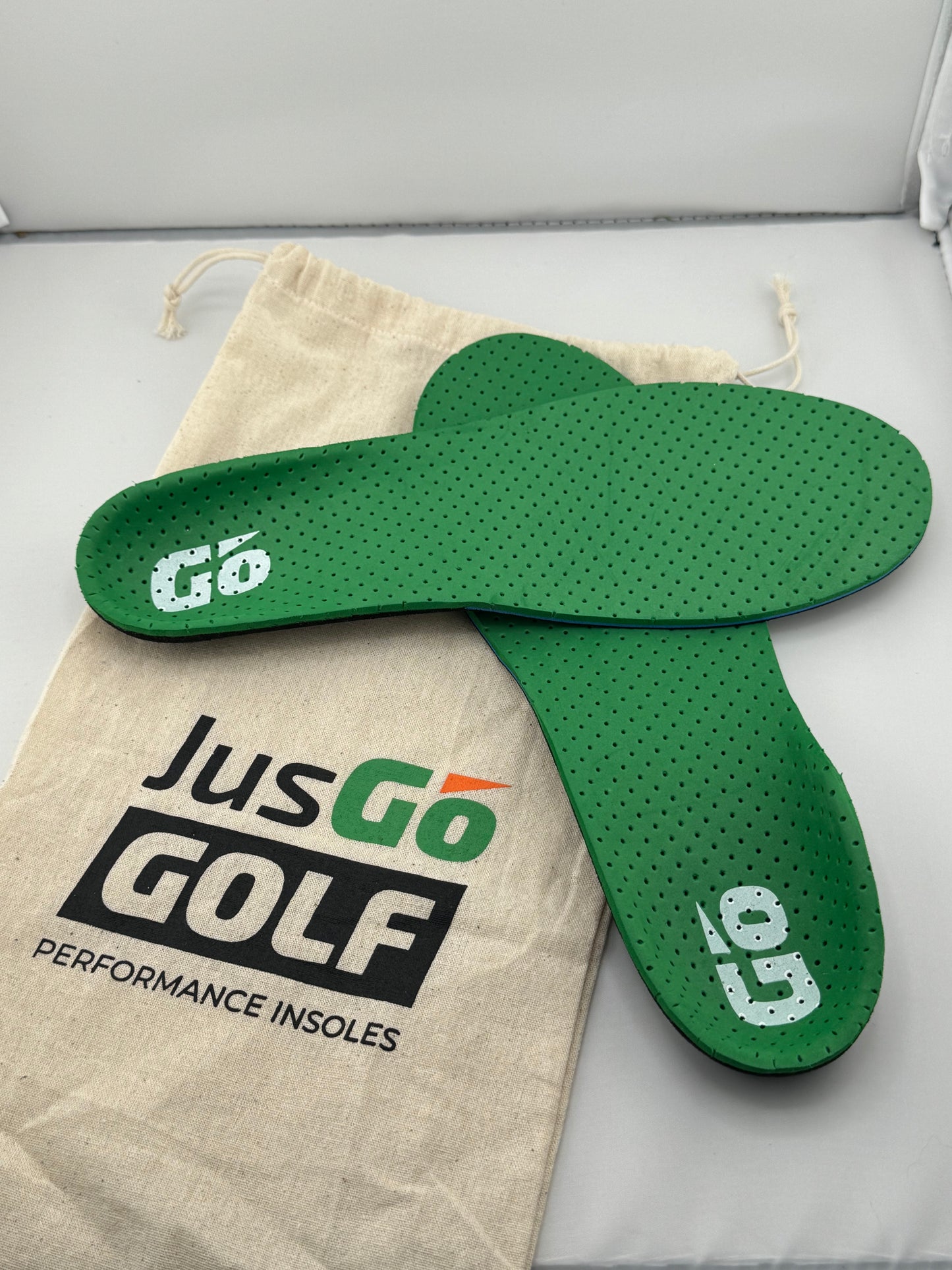 RIGHT HANDED GOLFER, REGULAR WIDTH. WRINKLY BAG.